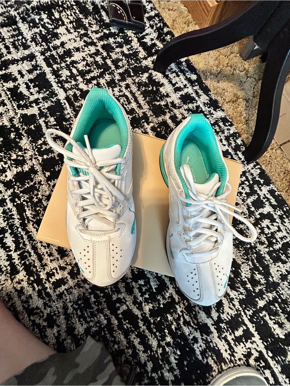 Puma -White and Teal Women's Athletic Sneakers - Size 7